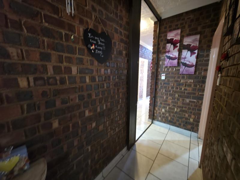 4 Bedroom Property for Sale in Dorandia Gauteng