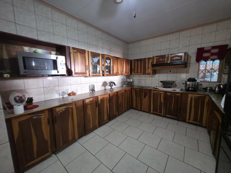 4 Bedroom Property for Sale in Dorandia Gauteng