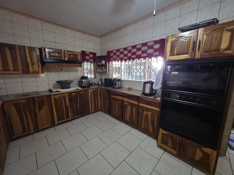 4 Bedroom Property for Sale in Dorandia Gauteng