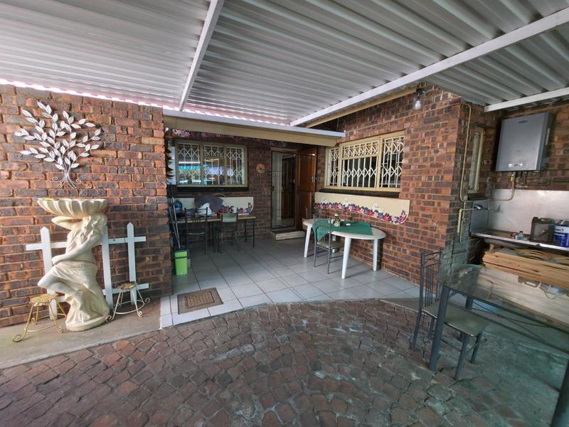 4 Bedroom Property for Sale in Dorandia Gauteng