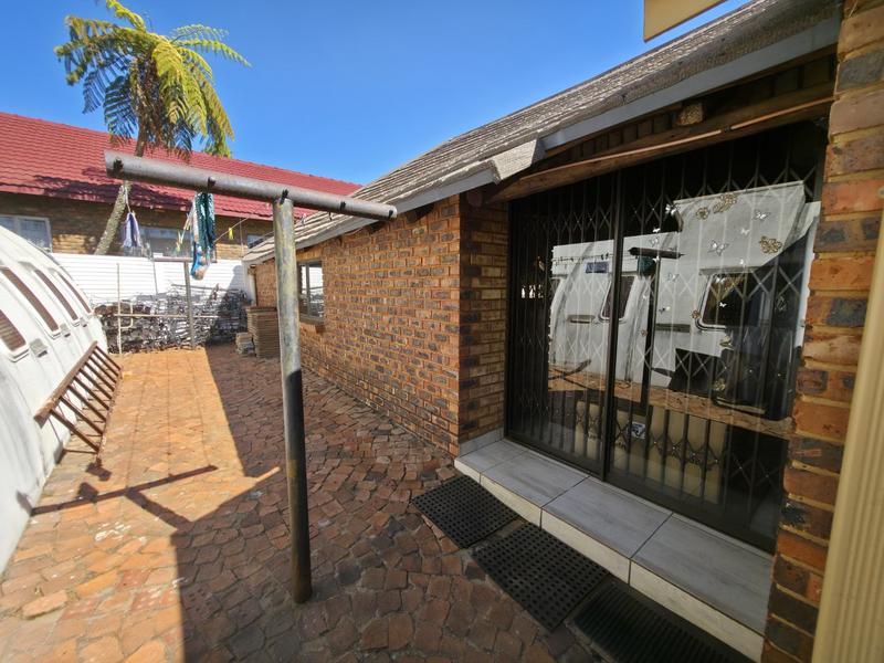 4 Bedroom Property for Sale in Dorandia Gauteng