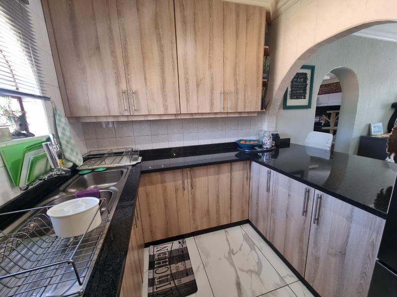 4 Bedroom Property for Sale in Brackenhurst Gauteng
