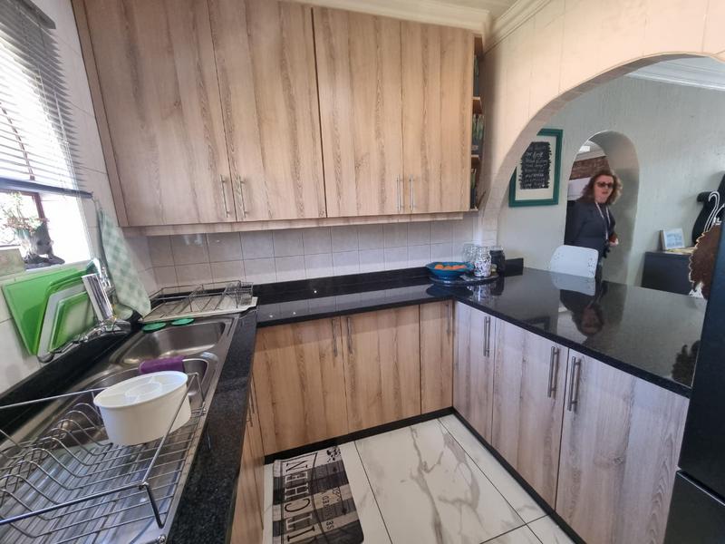 4 Bedroom Property for Sale in Brackenhurst Gauteng