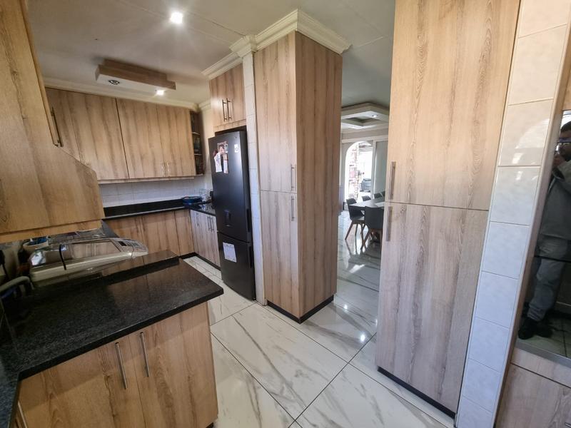 4 Bedroom Property for Sale in Brackenhurst Gauteng