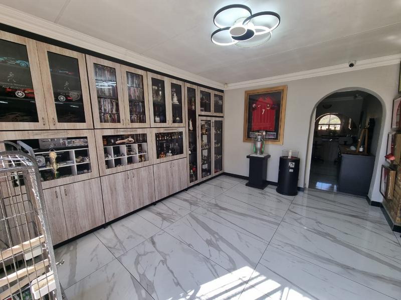 4 Bedroom Property for Sale in Brackenhurst Gauteng