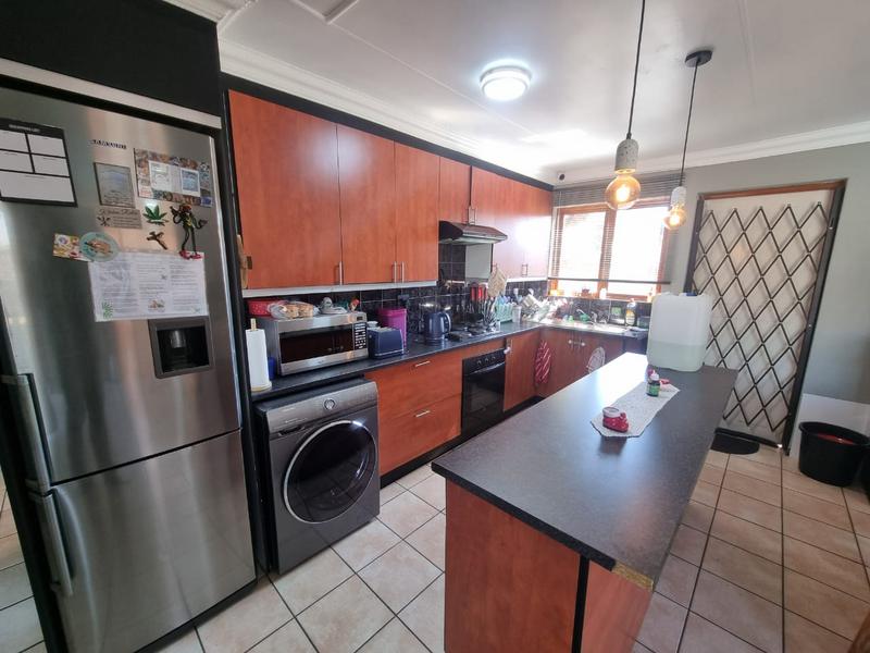 4 Bedroom Property for Sale in Brackenhurst Gauteng