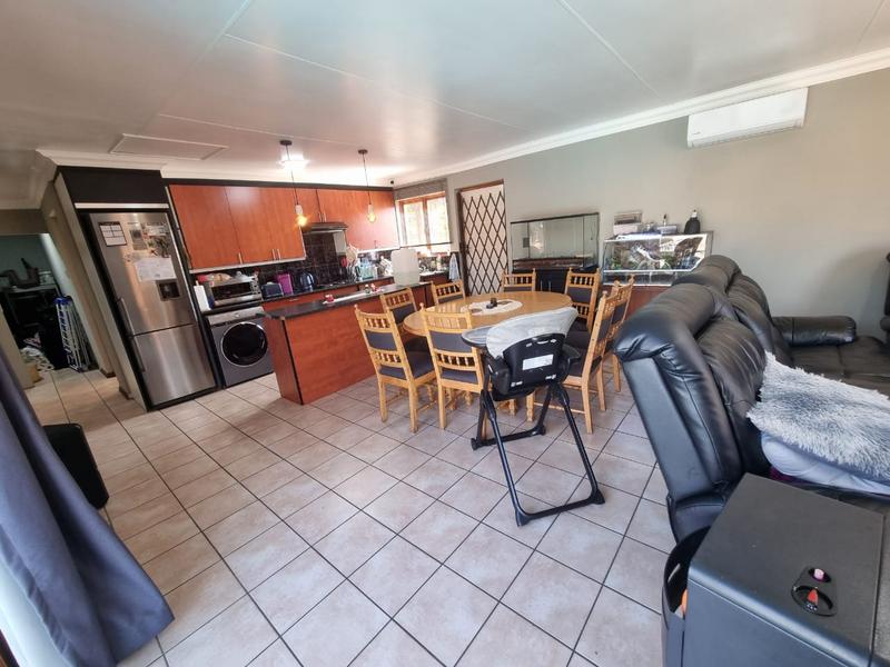 4 Bedroom Property for Sale in Brackenhurst Gauteng