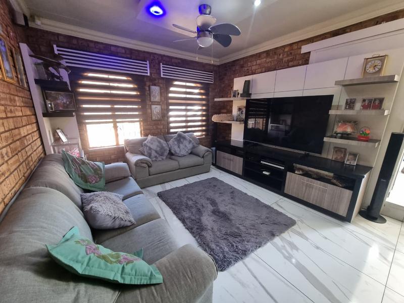 4 Bedroom Property for Sale in Brackenhurst Gauteng