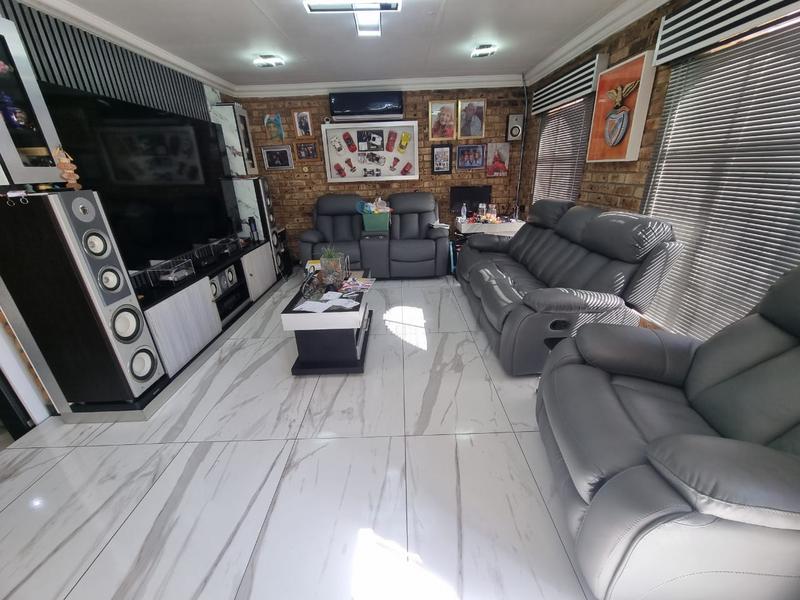4 Bedroom Property for Sale in Brackenhurst Gauteng