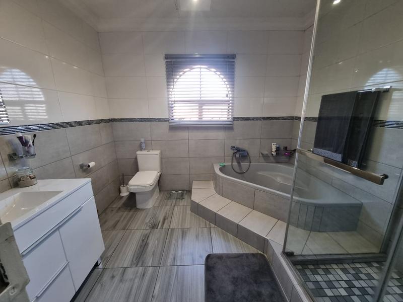 4 Bedroom Property for Sale in Brackenhurst Gauteng