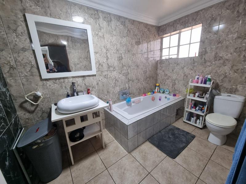4 Bedroom Property for Sale in Brackenhurst Gauteng