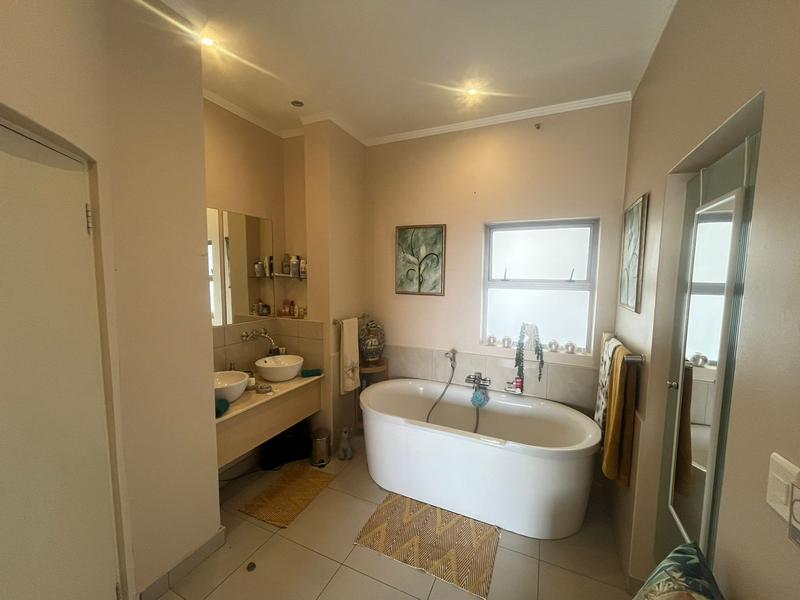 3 Bedroom Property for Sale in Sandhurst Gauteng