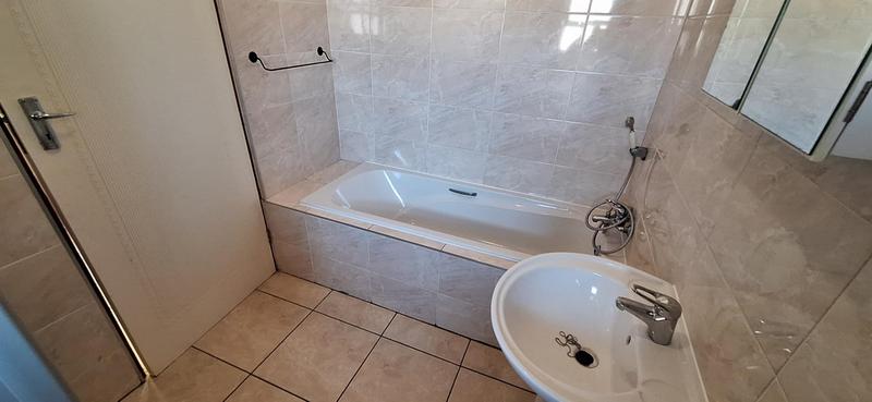 To Let 2 Bedroom Property for Rent in Garsfontein Gauteng
