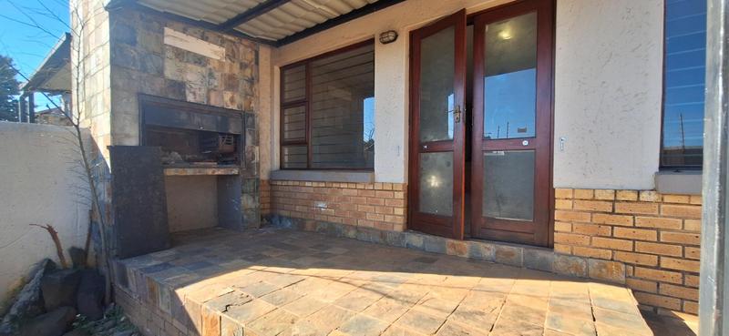 To Let 2 Bedroom Property for Rent in Garsfontein Gauteng