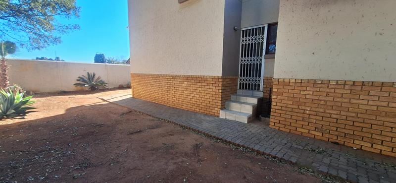 To Let 2 Bedroom Property for Rent in Garsfontein Gauteng