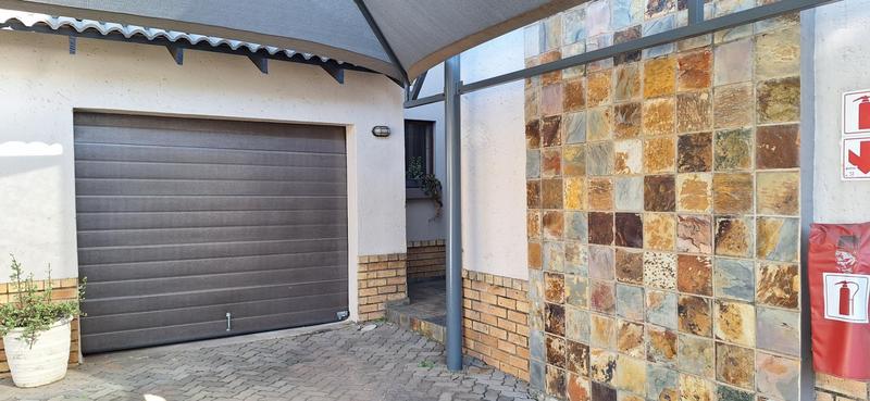 To Let 2 Bedroom Property for Rent in Garsfontein Gauteng