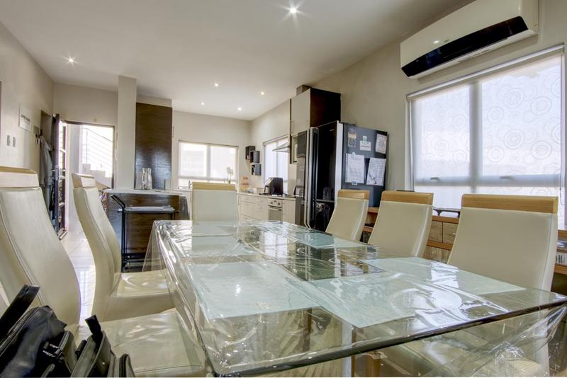 To Let 2 Bedroom Property for Rent in Emmarentia Gauteng