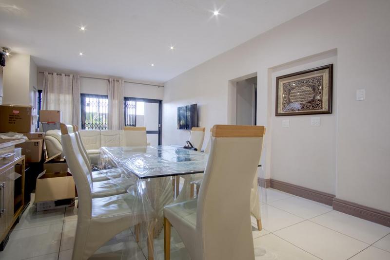 To Let 2 Bedroom Property for Rent in Emmarentia Gauteng
