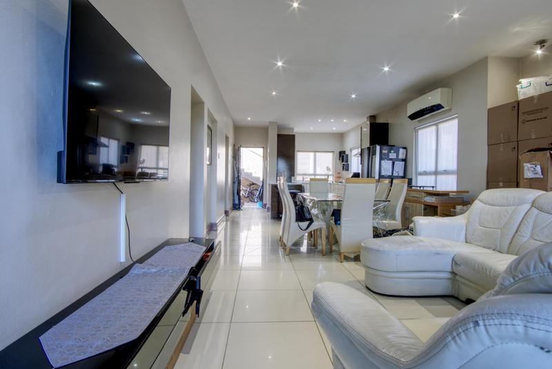 To Let 2 Bedroom Property for Rent in Emmarentia Gauteng