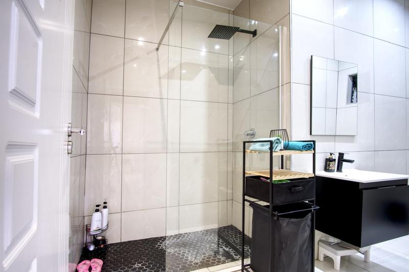 To Let 2 Bedroom Property for Rent in Emmarentia Gauteng