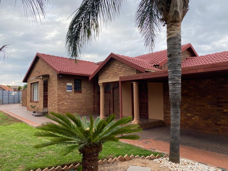 3 Bedroom Property for Sale in Heuweloord Gauteng