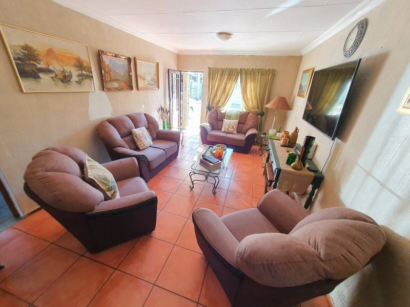 2 Bedroom Property for Sale in Hesteapark Gauteng