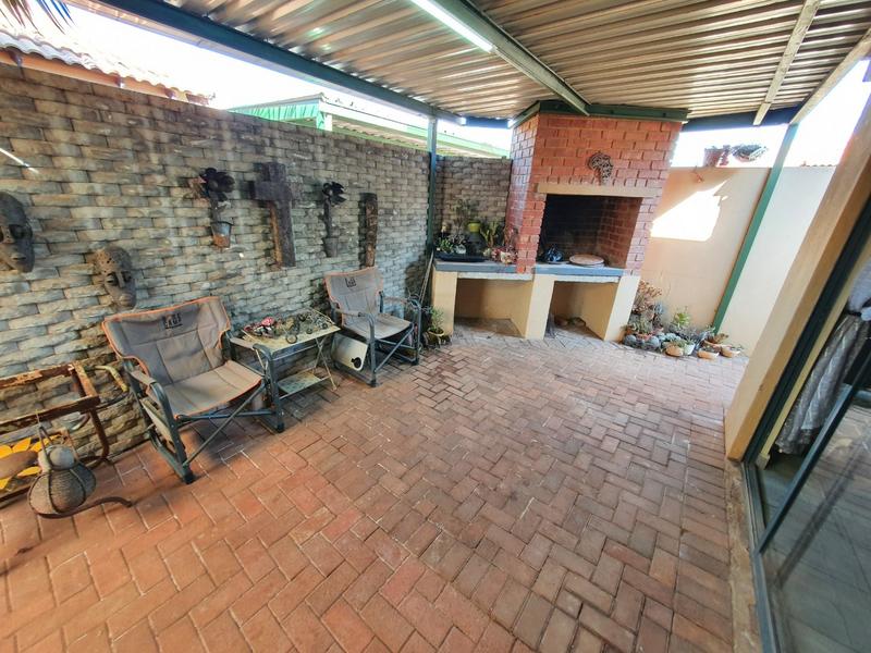 2 Bedroom Property for Sale in Hesteapark Gauteng