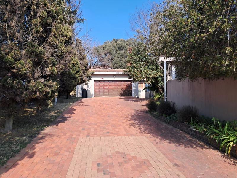 To Let 4 Bedroom Property for Rent in Buccleuch Gauteng
