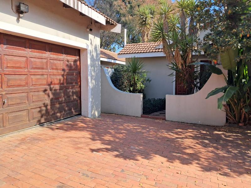 To Let 4 Bedroom Property for Rent in Buccleuch Gauteng