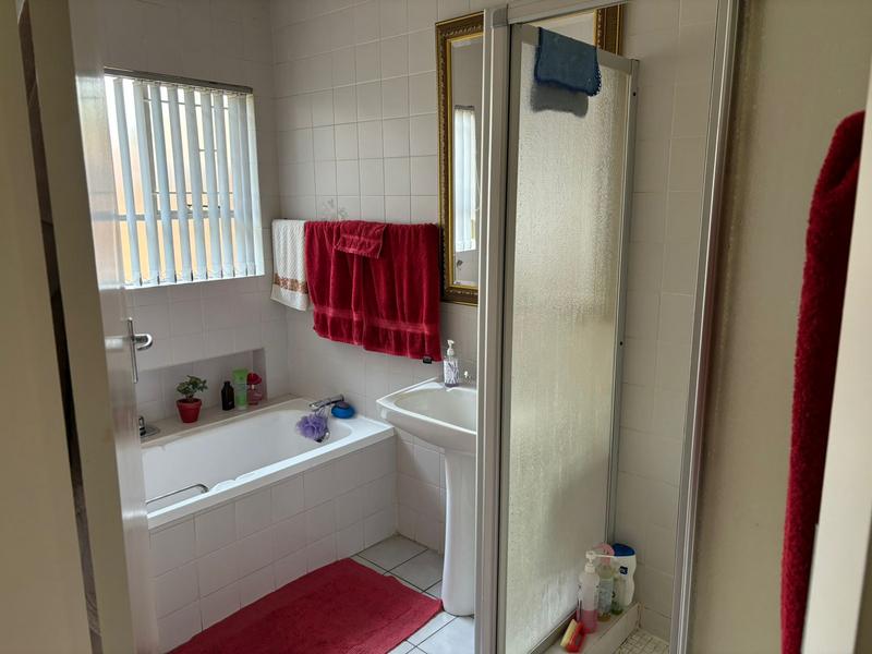 To Let 2 Bedroom Property for Rent in Edenvale Gauteng