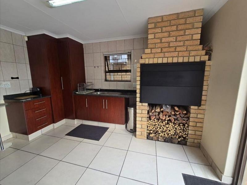 5 Bedroom Property for Sale in Vanderbijlpark SE 4 Gauteng