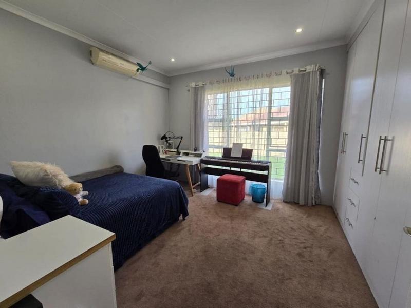 5 Bedroom Property for Sale in Vanderbijlpark SE 4 Gauteng