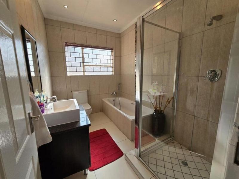 5 Bedroom Property for Sale in Vanderbijlpark SE 4 Gauteng
