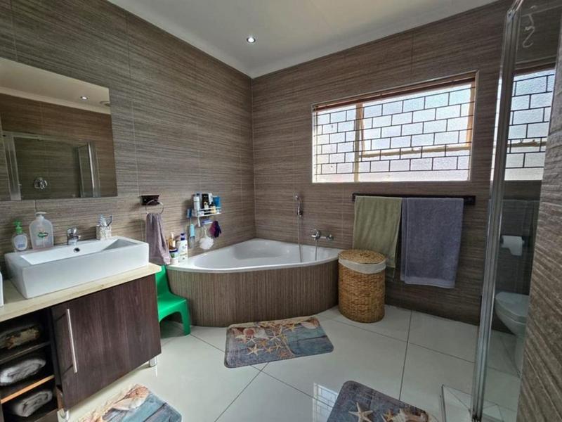 5 Bedroom Property for Sale in Vanderbijlpark SE 4 Gauteng