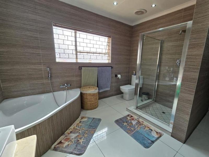 5 Bedroom Property for Sale in Vanderbijlpark SE 4 Gauteng