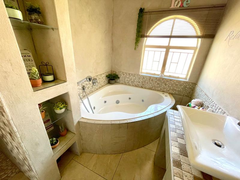 4 Bedroom Property for Sale in Rant En Dal Gauteng