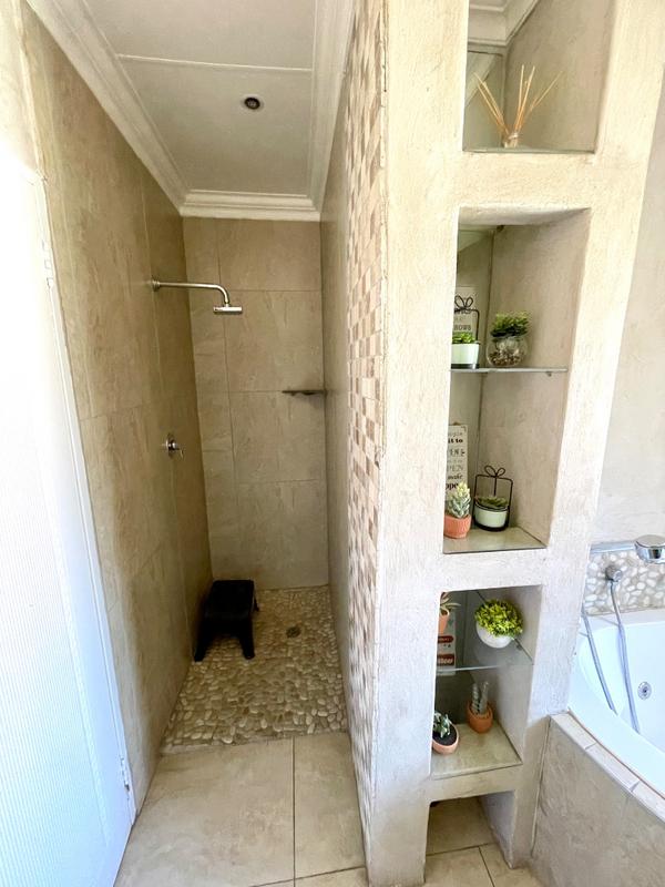 4 Bedroom Property for Sale in Rant En Dal Gauteng