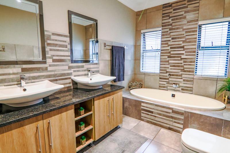 4 Bedroom Property for Sale in Copperleaf Estate Gauteng