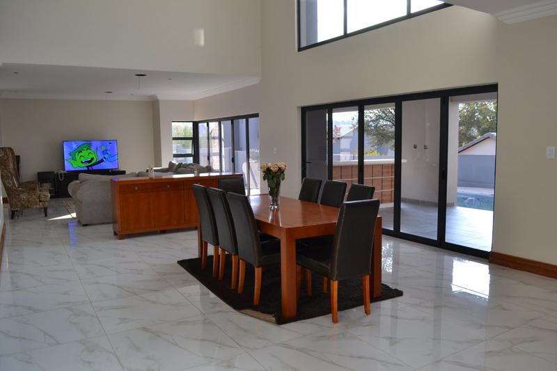 5 Bedroom Property for Sale in Copperleaf Estate Gauteng