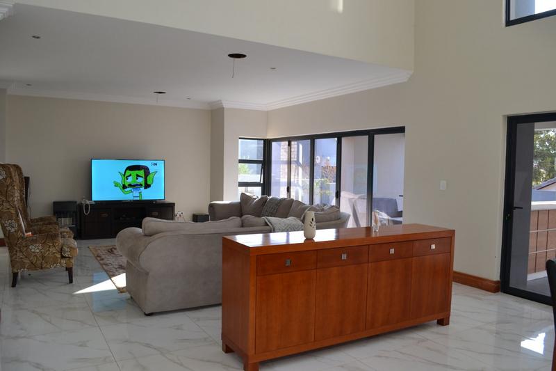 5 Bedroom Property for Sale in Copperleaf Estate Gauteng