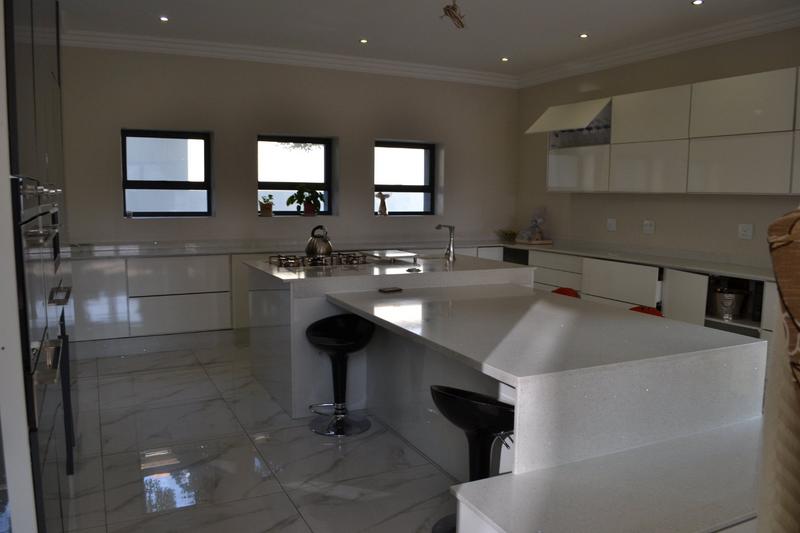 5 Bedroom Property for Sale in Copperleaf Estate Gauteng