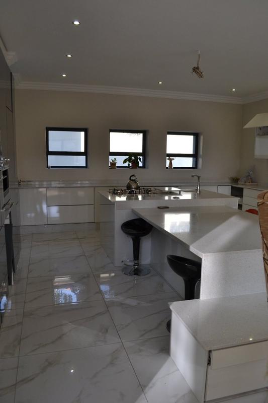 5 Bedroom Property for Sale in Copperleaf Estate Gauteng
