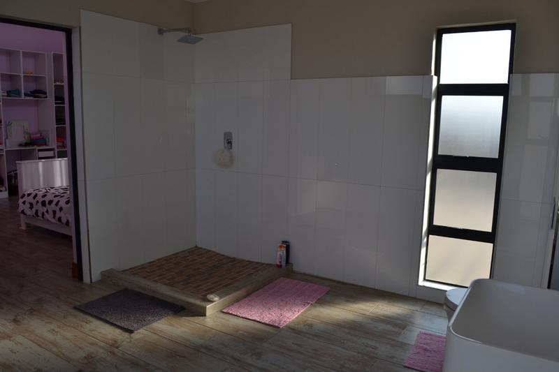 5 Bedroom Property for Sale in Copperleaf Estate Gauteng