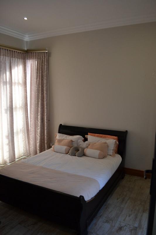 5 Bedroom Property for Sale in Copperleaf Estate Gauteng