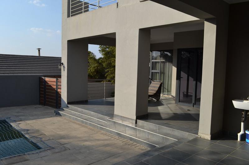 5 Bedroom Property for Sale in Copperleaf Estate Gauteng