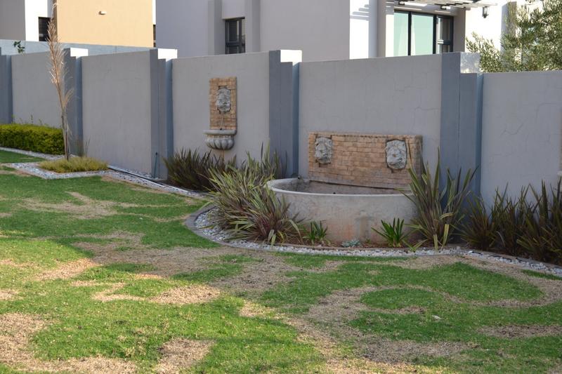 5 Bedroom Property for Sale in Copperleaf Estate Gauteng