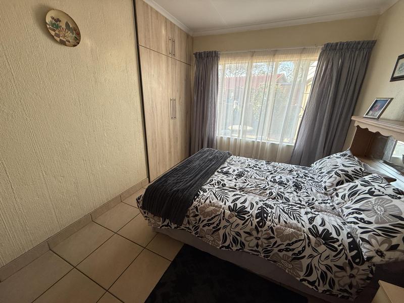 3 Bedroom Property for Sale in Rooihuiskraal Gauteng