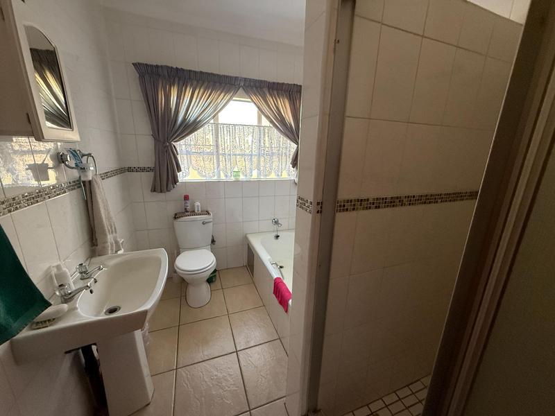 3 Bedroom Property for Sale in Rooihuiskraal Gauteng