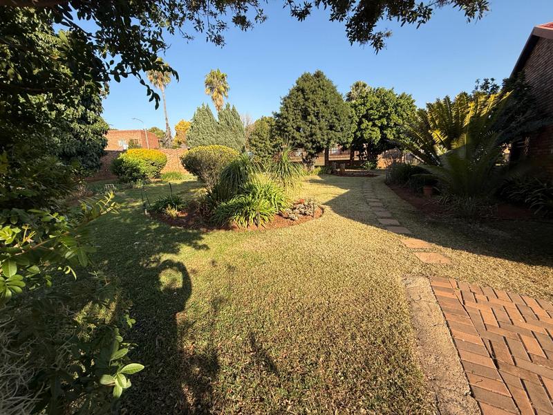 3 Bedroom Property for Sale in Rooihuiskraal Gauteng