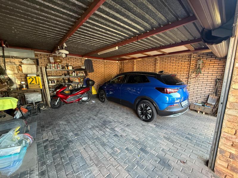 3 Bedroom Property for Sale in Rooihuiskraal Gauteng
